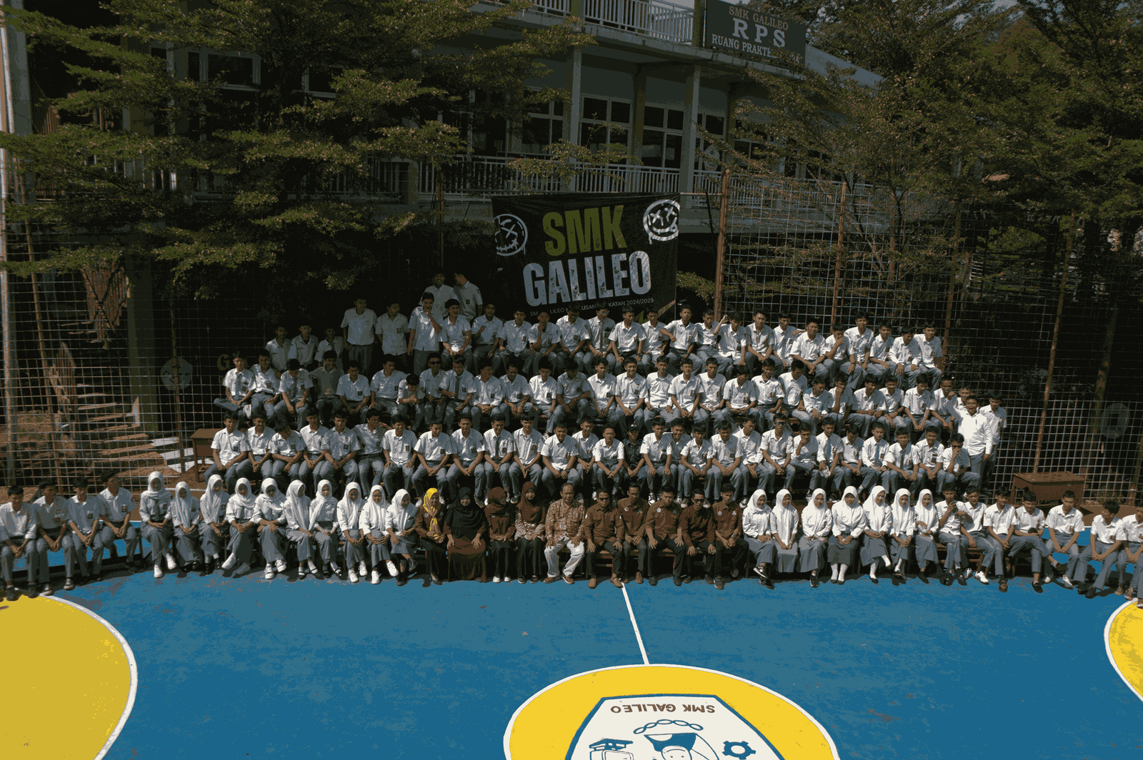 Foto Bersama Siswa-siswi dan Guru SMK Galileo